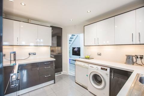 3 bedroom end of terrace house for sale, Whitehouse Meadows, Leigh-on-sea SS9