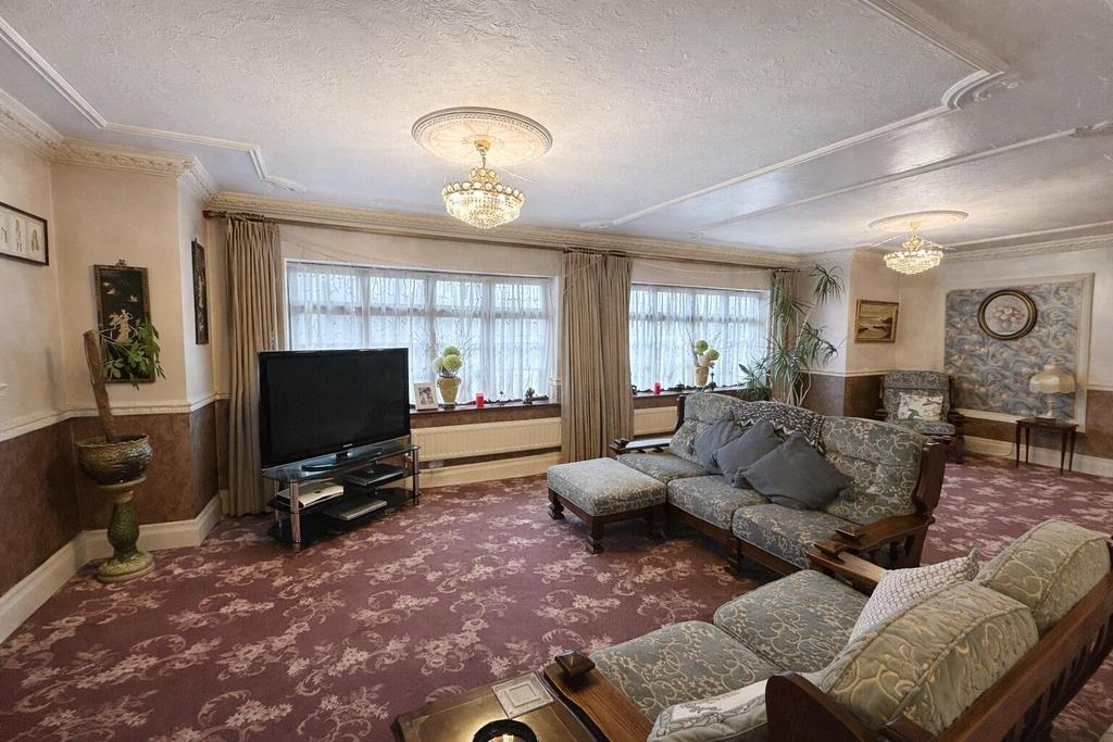 Lounge/Dining Room