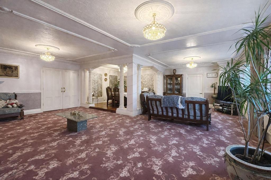 Lounge/Dining Room