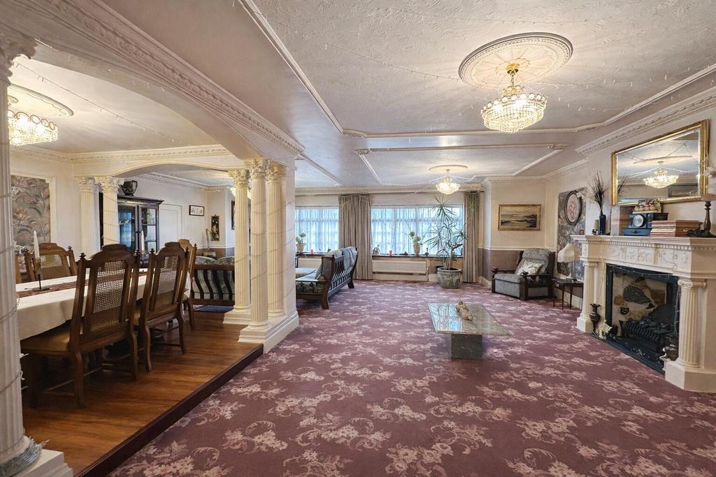 Lounge/Dining Room