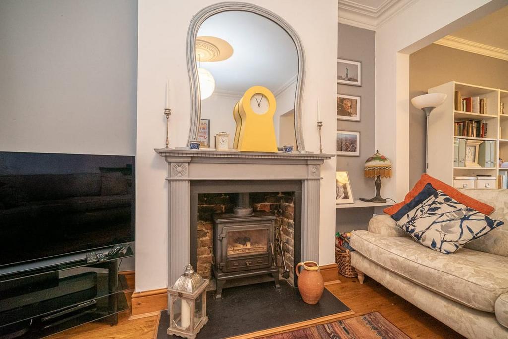 Living room, fireplace