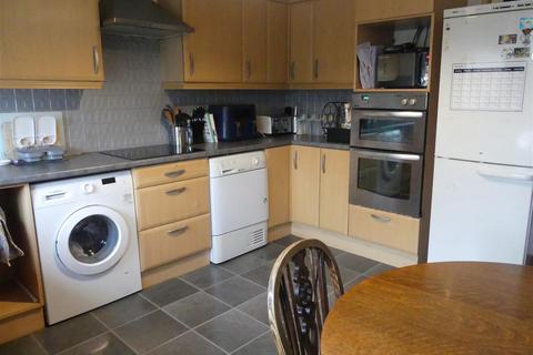 3 bedroom terraced house to rent, East Parade, Ilkley LS29