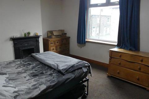 3 bedroom terraced house to rent, East Parade, Ilkley LS29