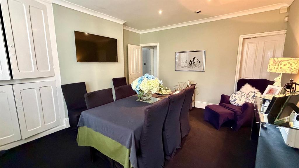 Dining rooom/hall