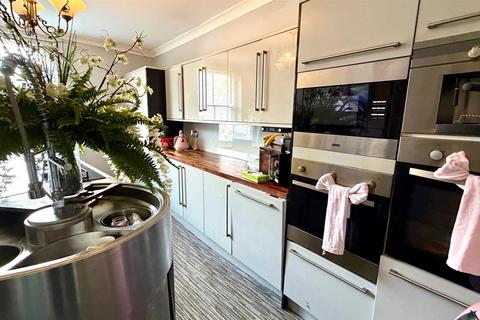 4 bedroom detached house for sale, Clement Street, Llandudno