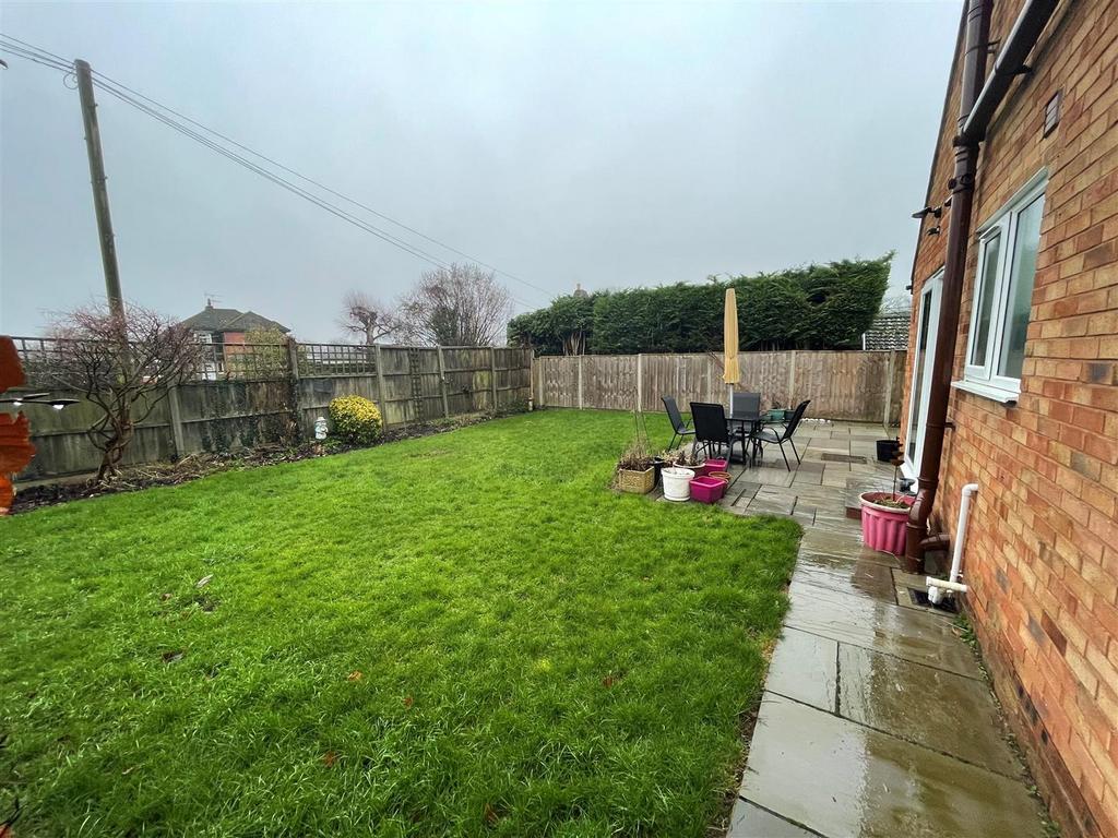 Side Gdn 3.jpg
