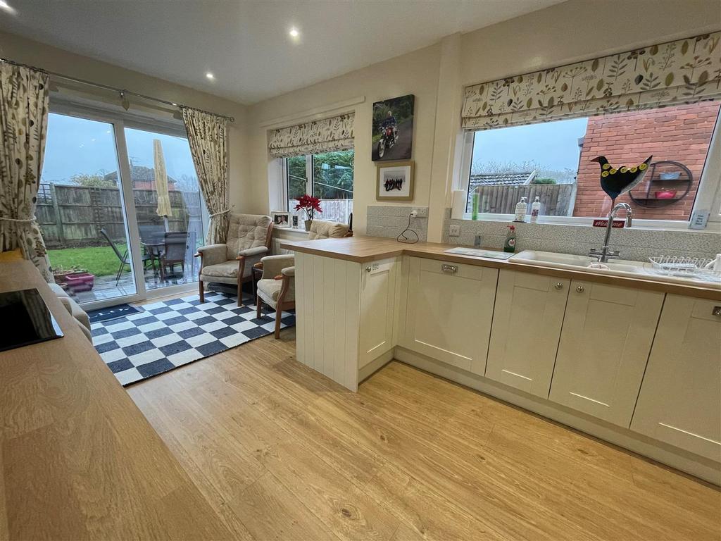 Kitchen 3.jpg