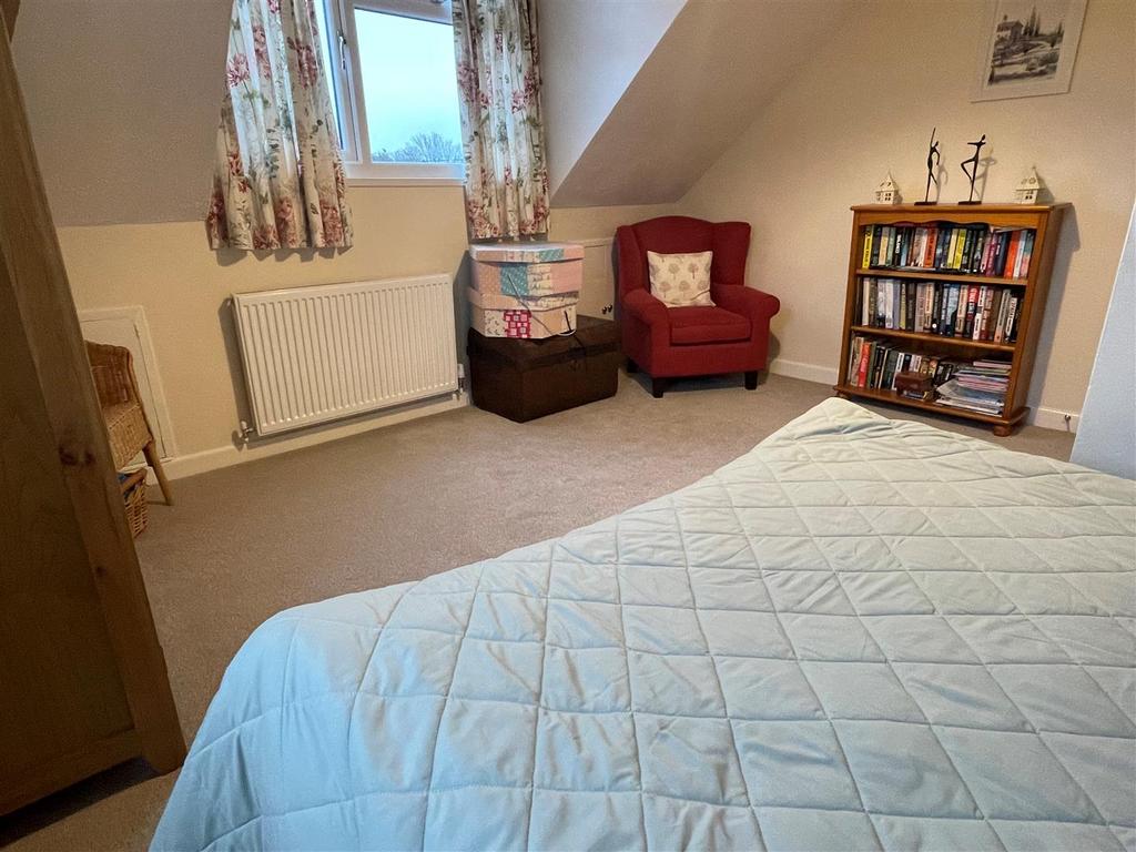 Bed 2 3.jpg
