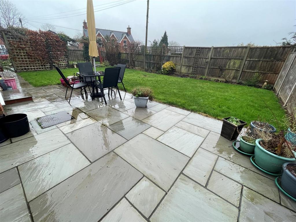 Side Patio 2a.jpg