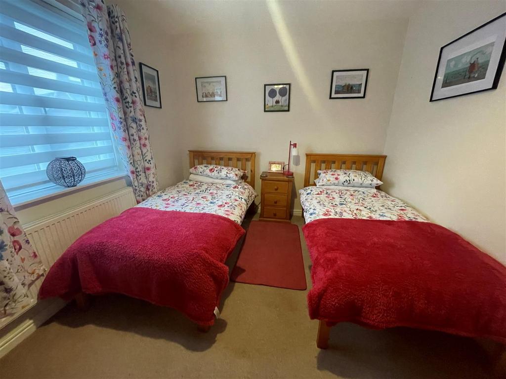 Dstrs bed 2.jpg