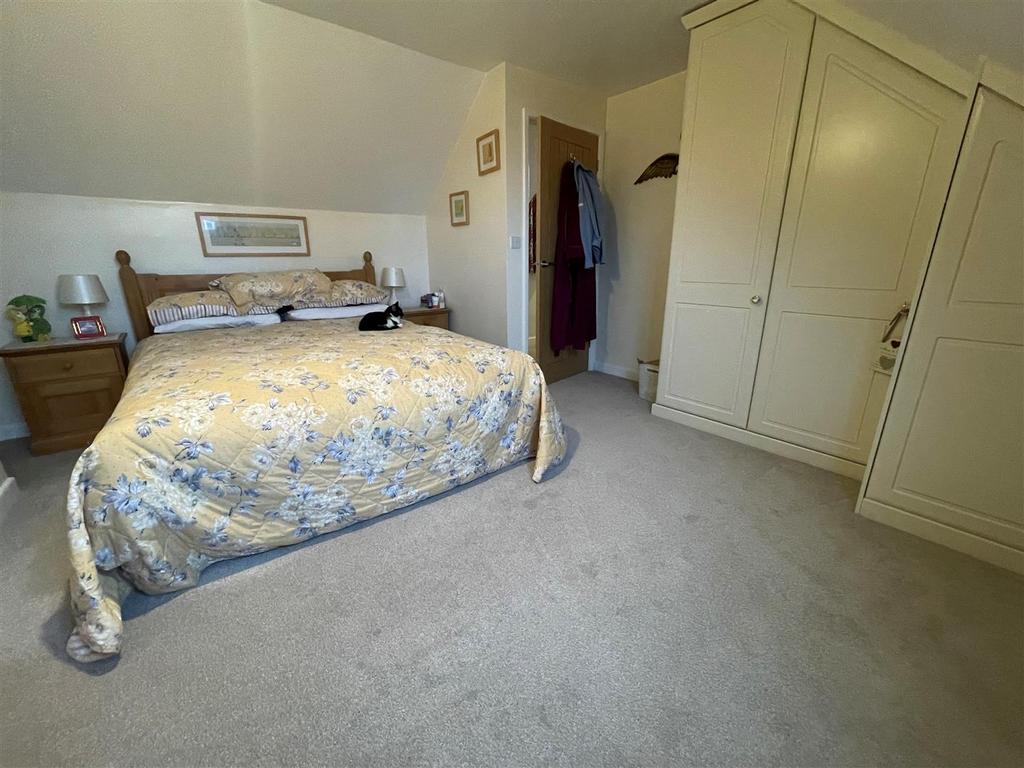 Bed 1 4.jpg
