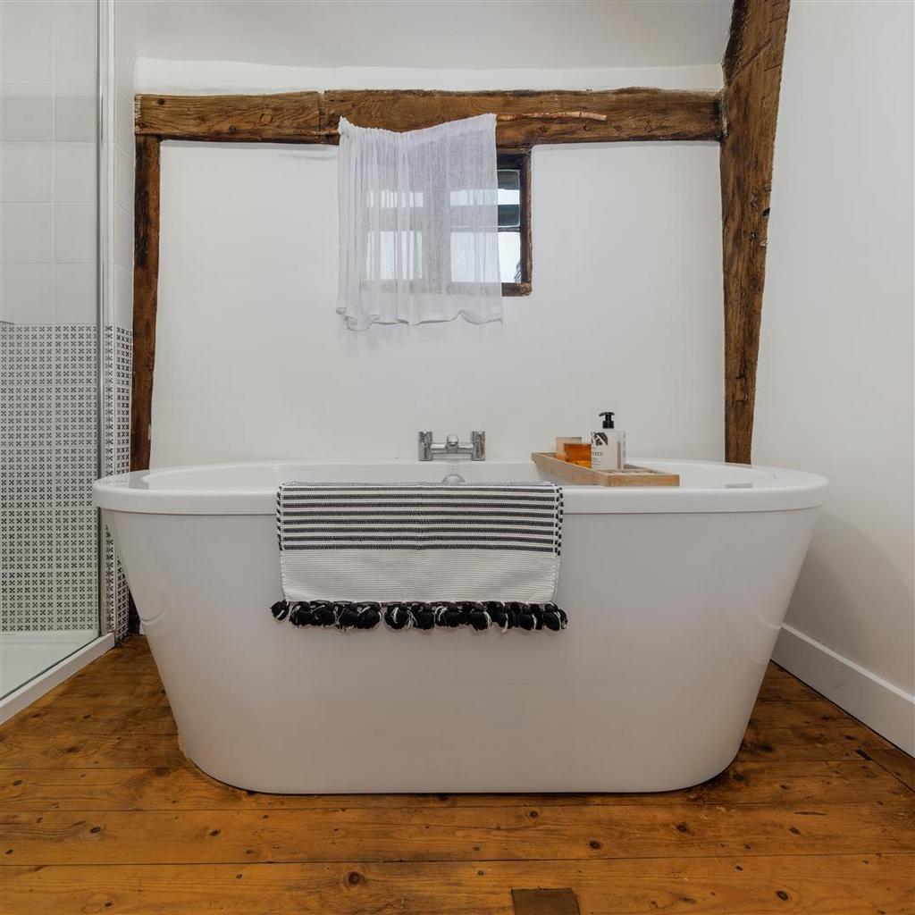 Spacious Bathroom