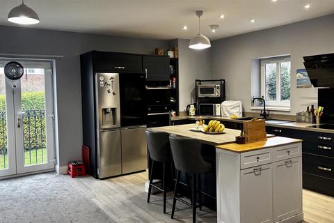 2 bedroom apartment for sale, Bryn Y Bia Road, Craigside, Llandudno