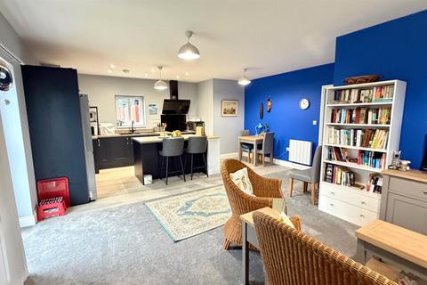 2 bedroom apartment for sale, Bryn Y Bia Road, Craigside, Llandudno
