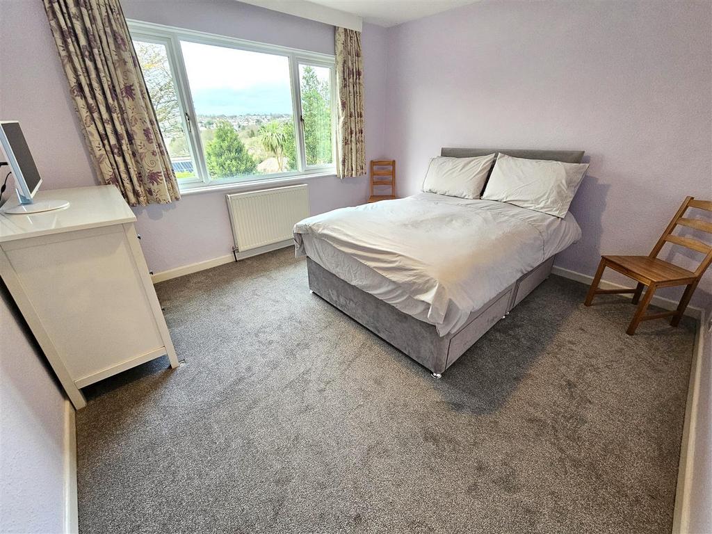 Bedroom 1.jpg