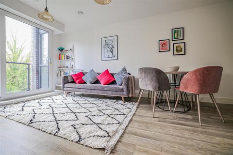2 bedroom flat for sale, The Embankment, Nash Mills Wharf, Hemel Hempstead