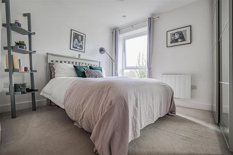 2 bedroom flat for sale, The Embankment, Nash Mills Wharf, Hemel Hempstead