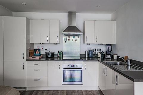 2 bedroom flat for sale, The Embankment, Nash Mills Wharf, Hemel Hempstead