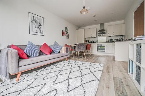 2 bedroom flat for sale, The Embankment, Nash Mills Wharf, Hemel Hempstead