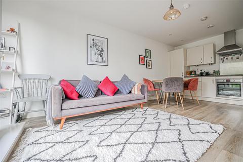 2 bedroom flat for sale, The Embankment, Nash Mills Wharf, Hemel Hempstead
