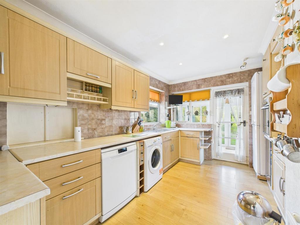 Kitchen: