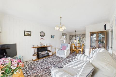 2 bedroom detached bungalow for sale, Sandsacre Avenue, Bridlington