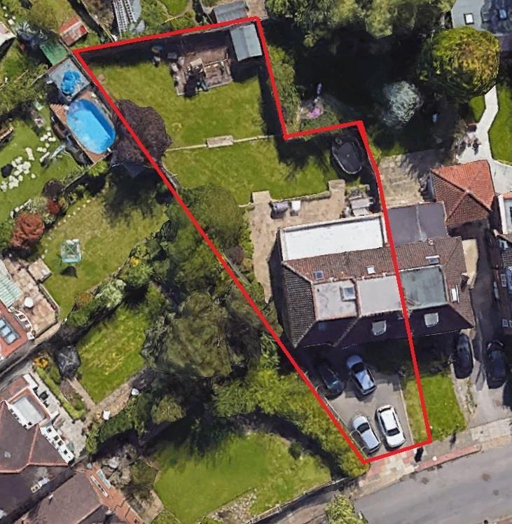 27 SOUTHWAY, N20.jpg