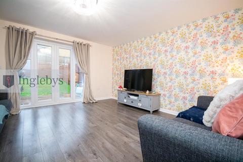 3 bedroom end of terrace house for sale, Crossbill Close, Guisborough