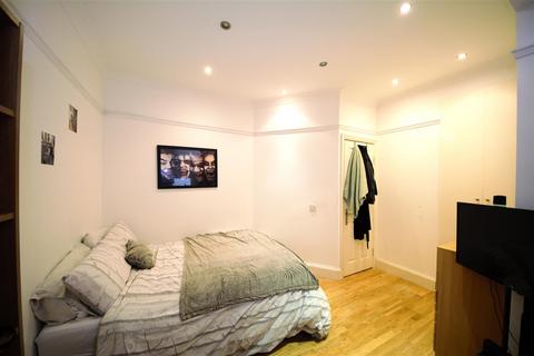 3 bedroom flat to rent, Huntingdon Road, East Finchley, N2