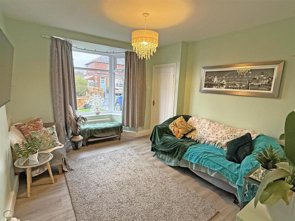 Churcher Gardens Lounge Pic 2.jpg