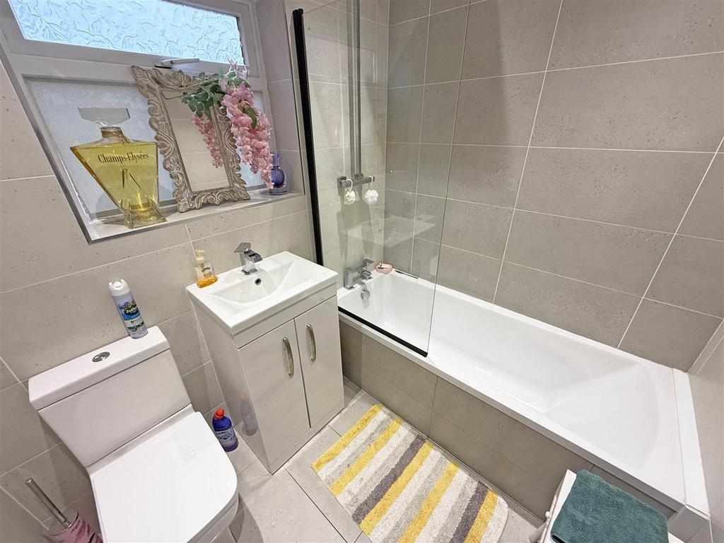 Church Gardens Bathroom.jpg