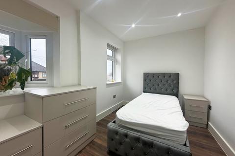 1 bedroom in a house share to rent, Victoria Road, Yeading HA4