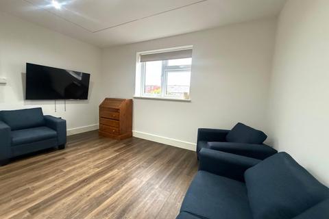 1 bedroom in a house share to rent, Victoria Road, Yeading HA4
