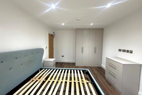 1 bedroom in a house share to rent, Victoria Road, Yeading HA4