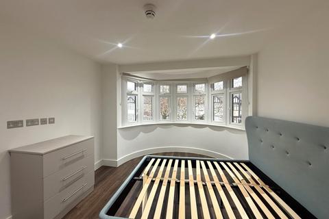 1 bedroom in a house share to rent, Victoria Road, Yeading HA4