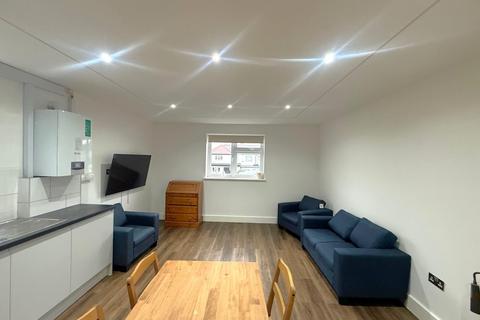 1 bedroom in a house share to rent, Victoria Road, Yeading HA4