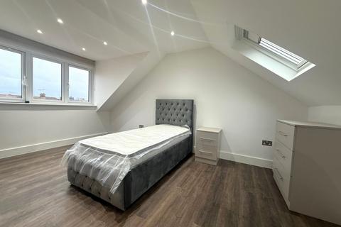 1 bedroom in a house share to rent, Victoria Road, Yeading HA4