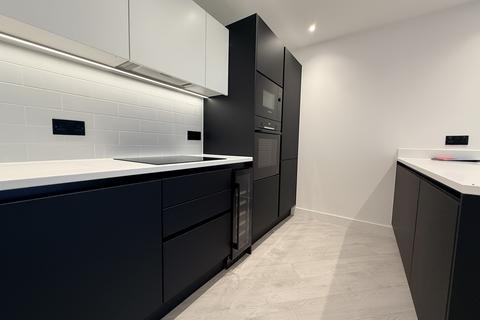 2 bedroom flat to rent, 1 Trinity Way, M3