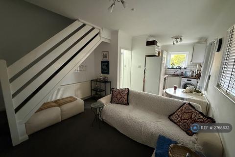 2 bedroom maisonette to rent, Herbert Grove, Southend On Sea, SS1