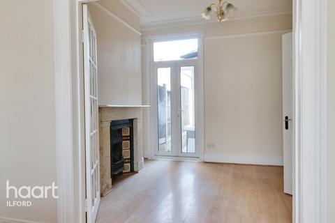 3 bedroom terraced house to rent, Courtland Avenue, ILFORD
