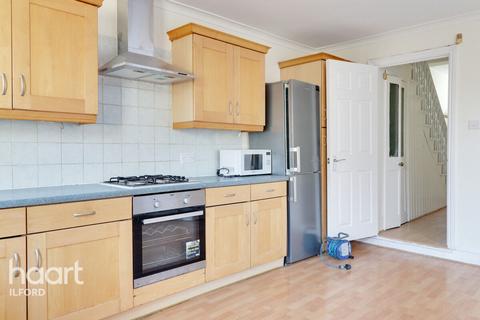 3 bedroom terraced house to rent, Courtland Avenue, ILFORD