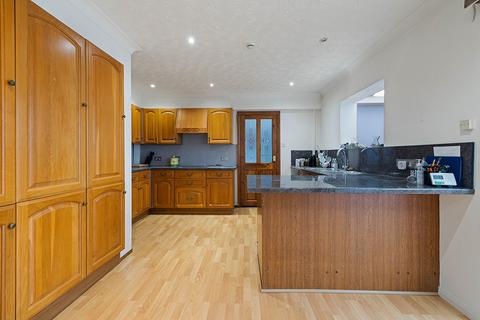4 bedroom detached house for sale, Shripney Road, Bognor Regis, West Sussex PO22