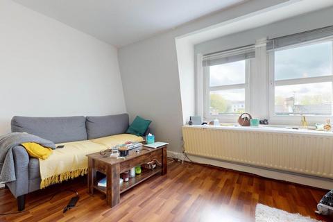 Studio to rent, Smyrna Rd, London, NW6 4LY, London