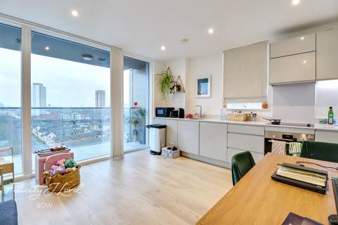 2 bedroom apartment to rent, Corsican Square, London