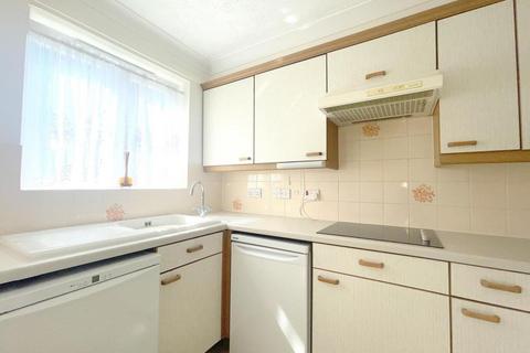 2 bedroom flat for sale, Cranley Gardens, Wallington SM6