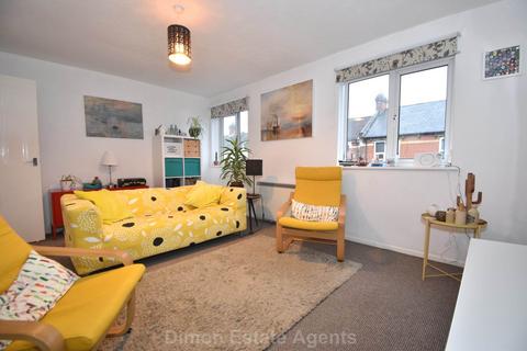 2 bedroom flat for sale, Queens Court, Queens Road