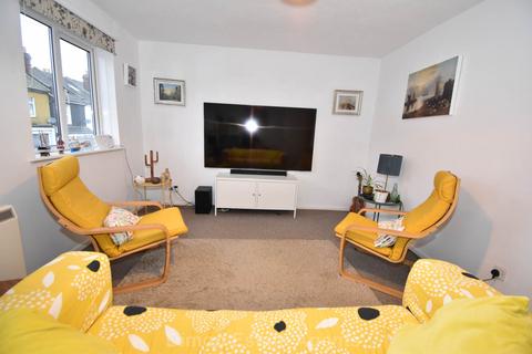 2 bedroom flat for sale, Queens Court, Queens Road