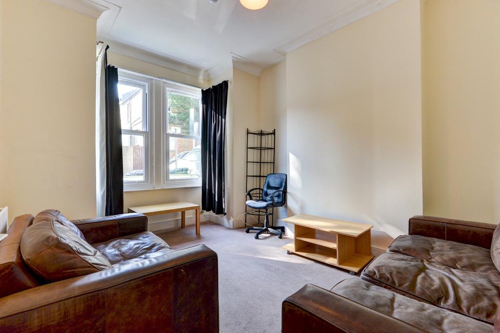 Bright, well-presented living room with tall ce...
