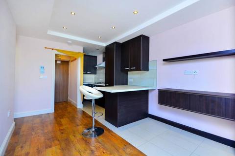 2 bedroom flat to rent, High Street Colliers Wood, London, SW19 2AB
