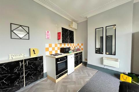 undefined, Hollyshaw Lane, Leeds
